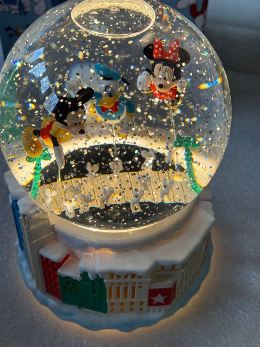 Disney Mickey Mouse & Friends LED Light Parade Balloon Snow Globe Exclusive - Picture 10 of 11